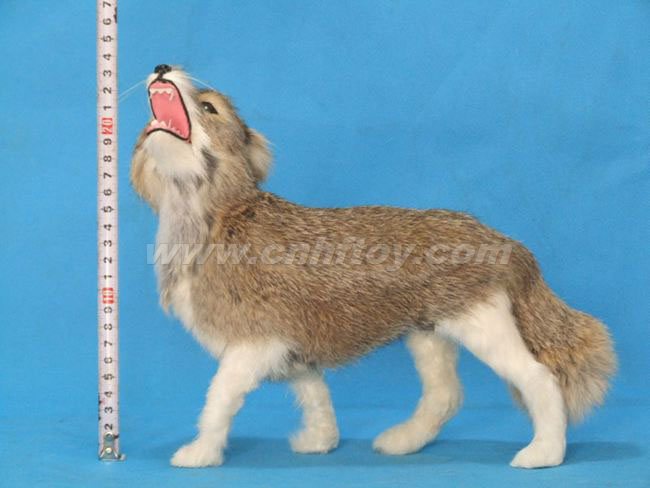 皮毛玩具狼：LA022菏�珊惴狡っ�工�品有限公司