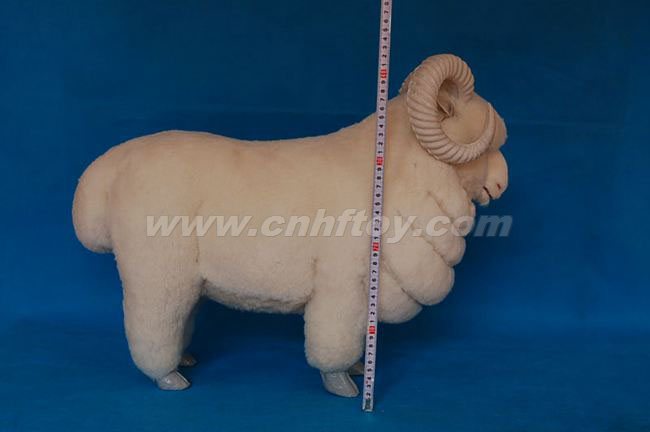皮毛玩具羊：N113菏�珊惴狡っ�工�品有限公司