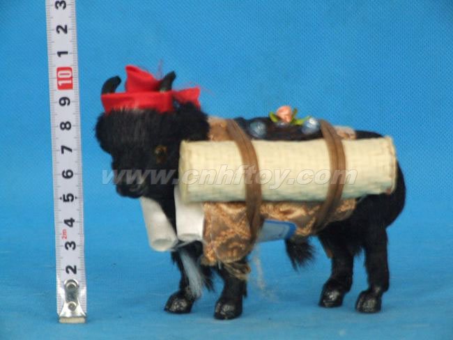 皮毛玩具牛：N150菏�珊惴狡っ�工�品有限公司