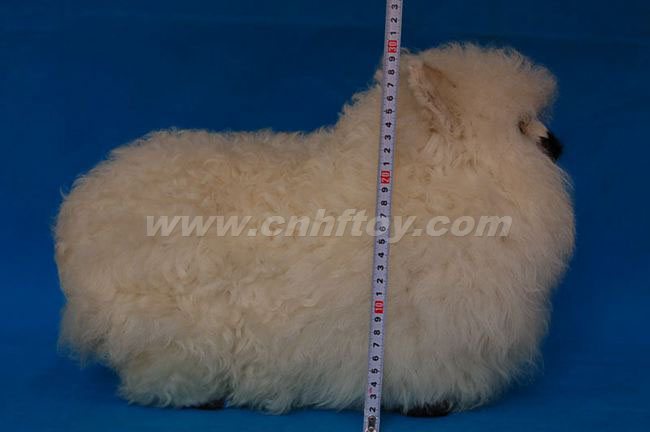 皮毛玩具羊：Y125菏�珊惴狡っ�工�品有限公司